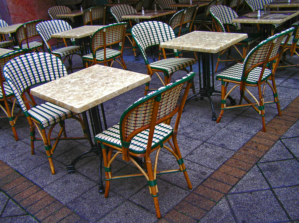 székek az esőben3