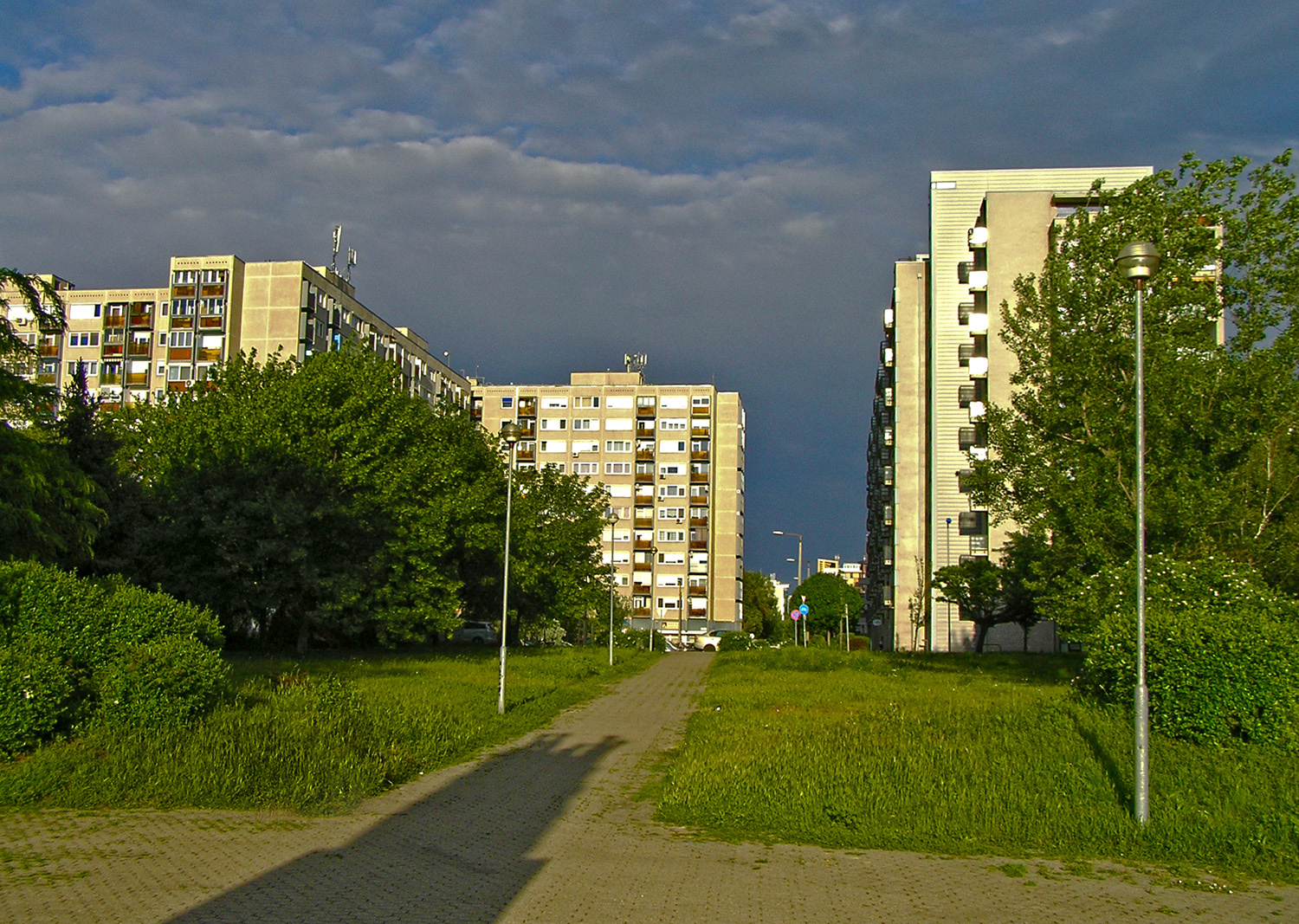 napsütötte lakótelep