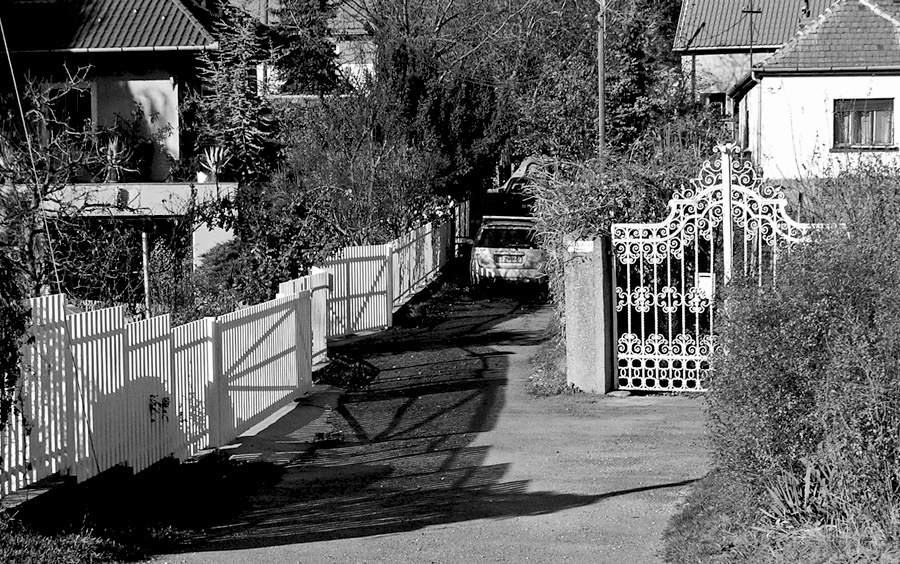 kapu és kerítés