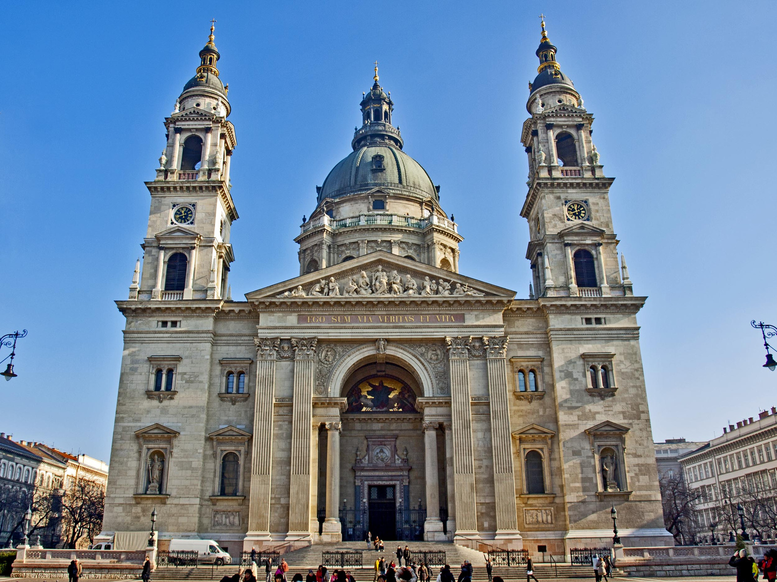 A Szent István-bazilika neoreneszánsz stílusban épült