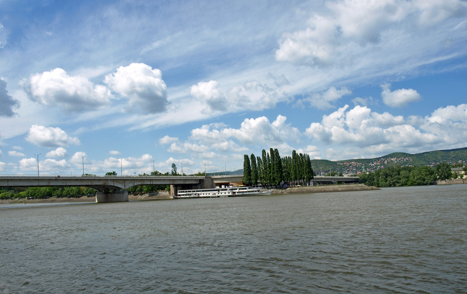 Árpád híd felhőkkel