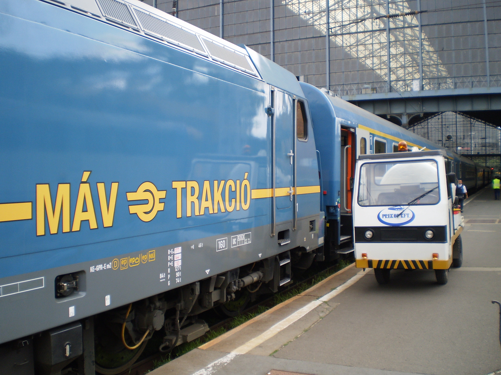 MÁV 480 001 TRAXX Nyugati-pu+szippantós kiskocsi