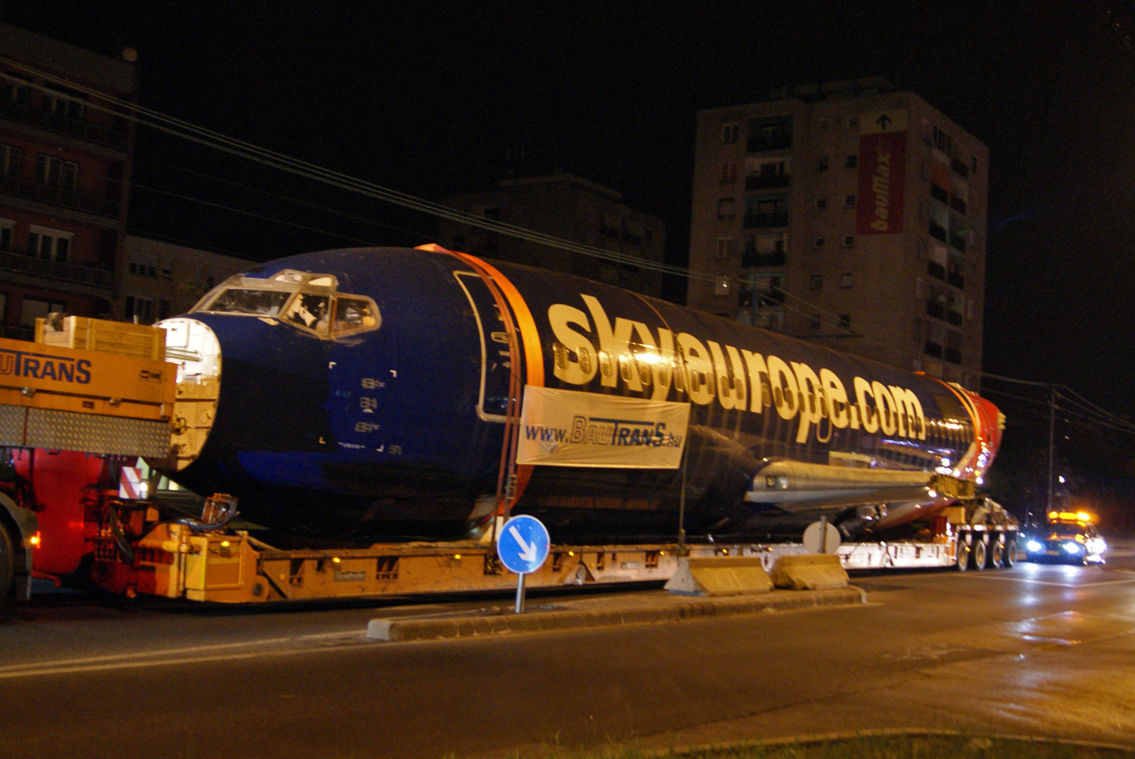 Boeing 737-300 (OM-CLB)