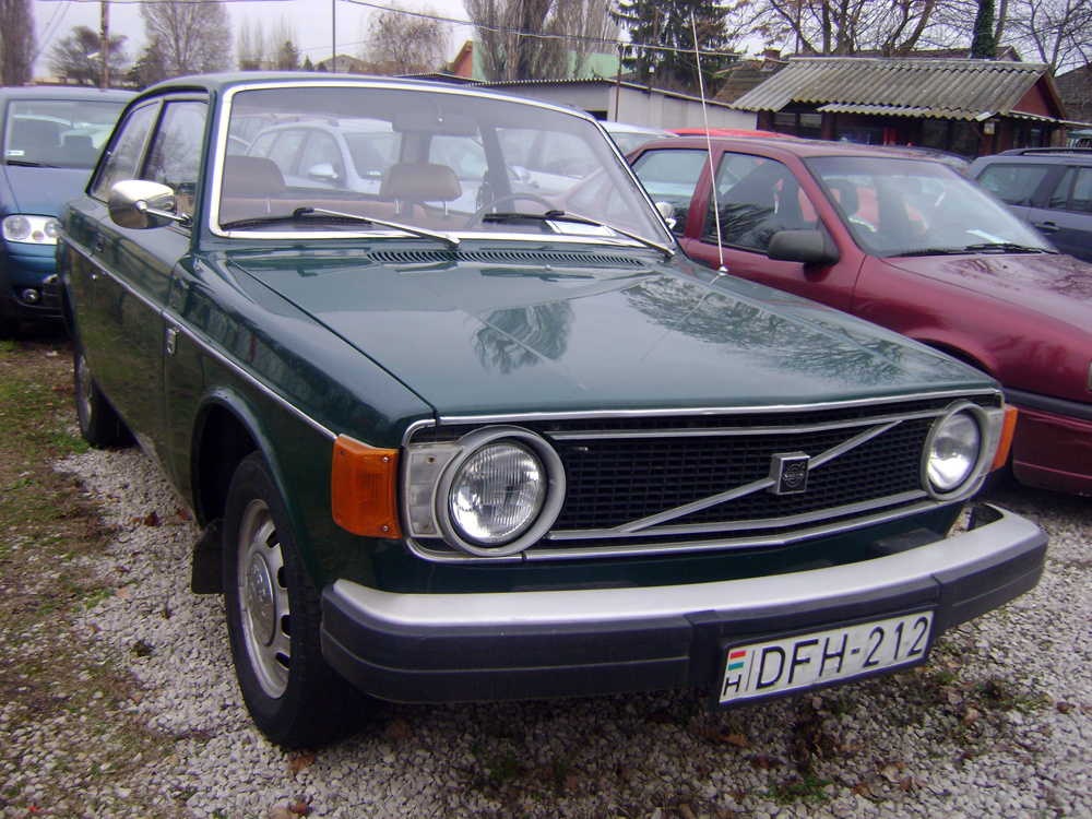 Volvo 142 (1974)