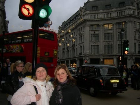 Ildi és Misa az Oxford Circus-ön