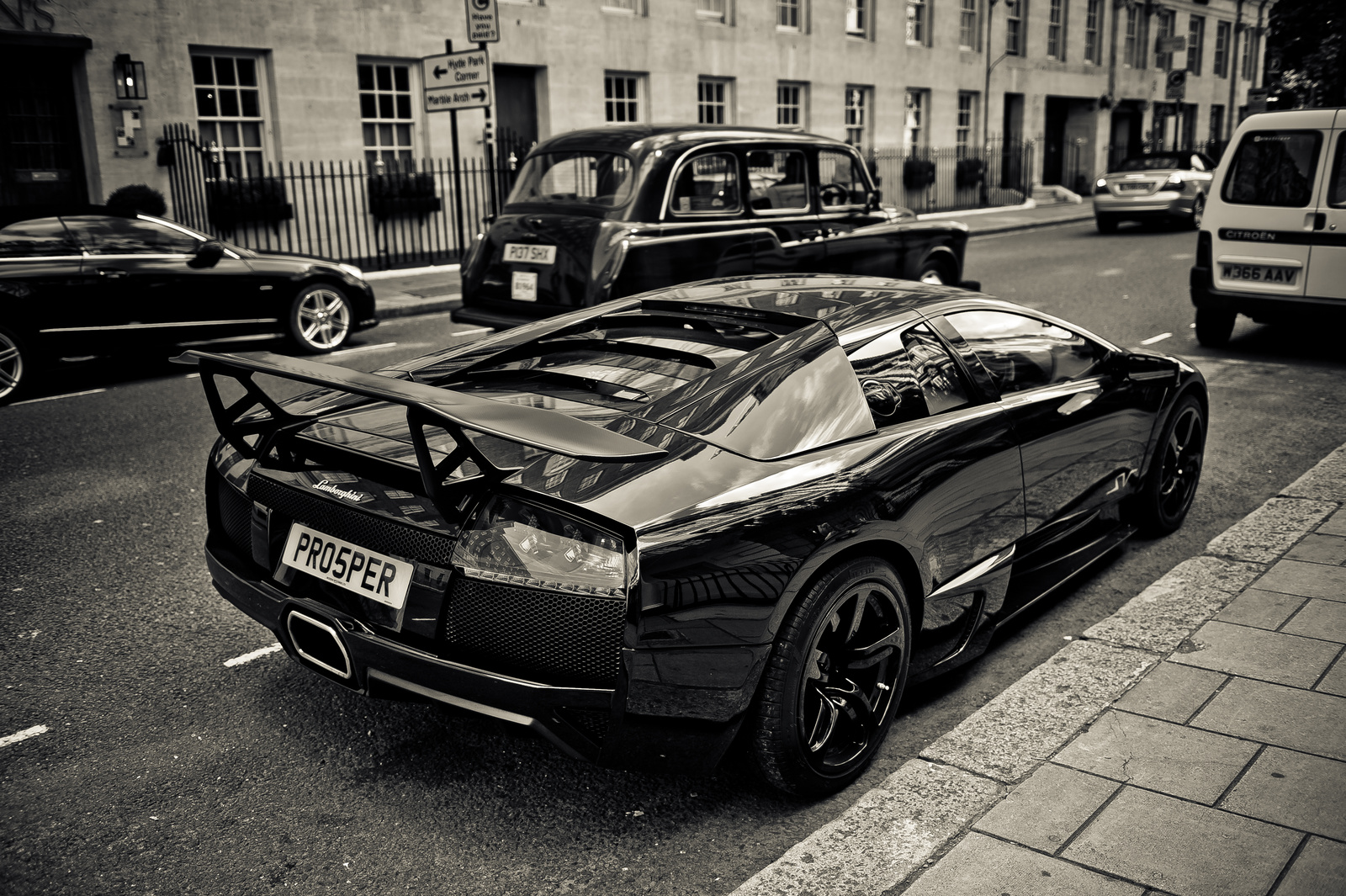 Lamborghini Murcielago LP670