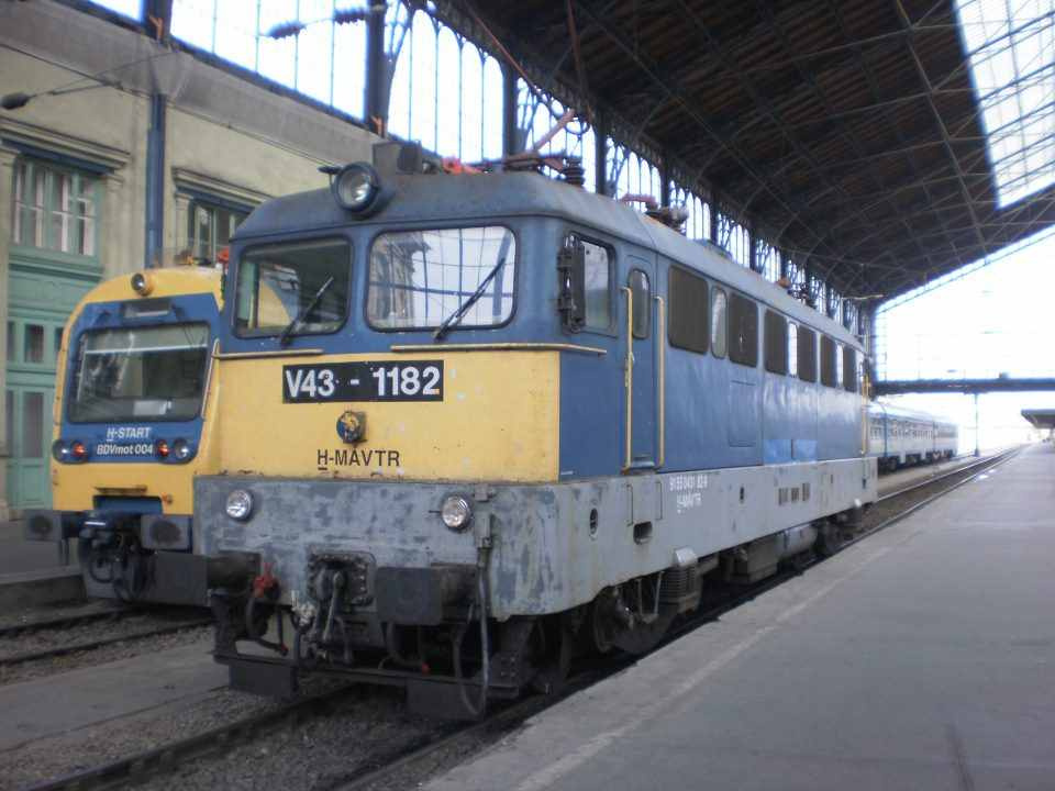 431 182