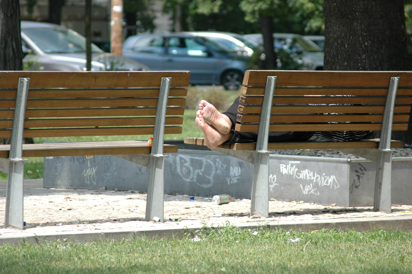 pihenés a parkban