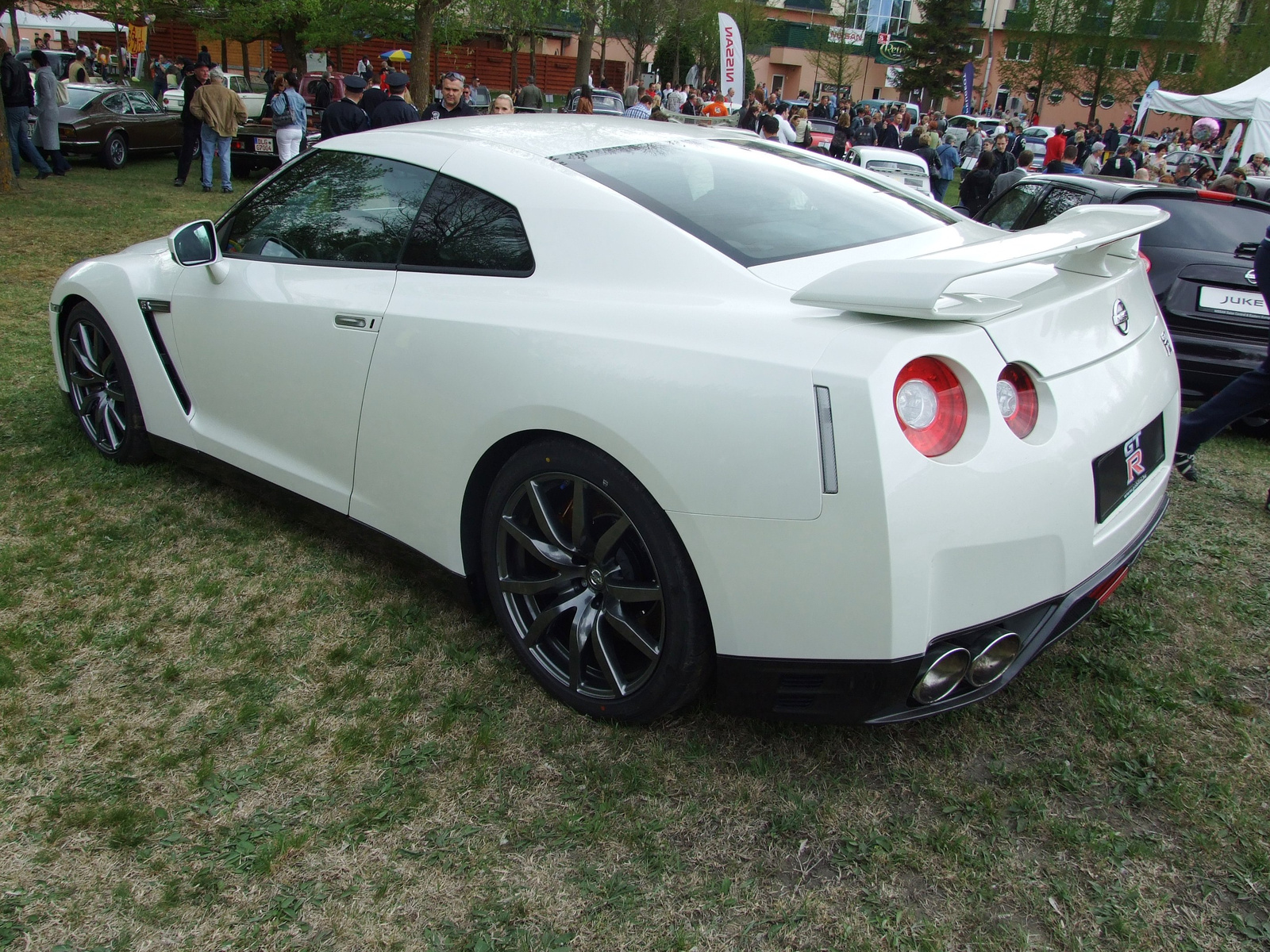 Nissan GT-R b