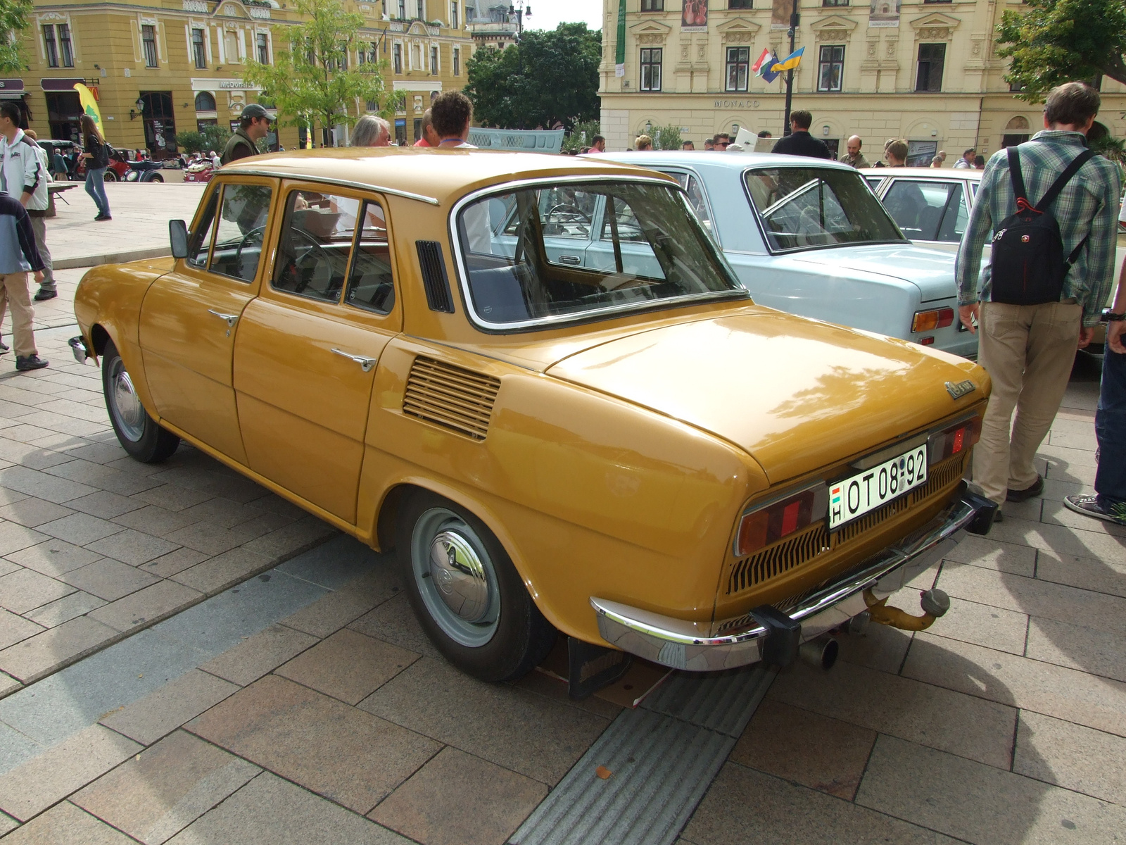 Skoda 100 a