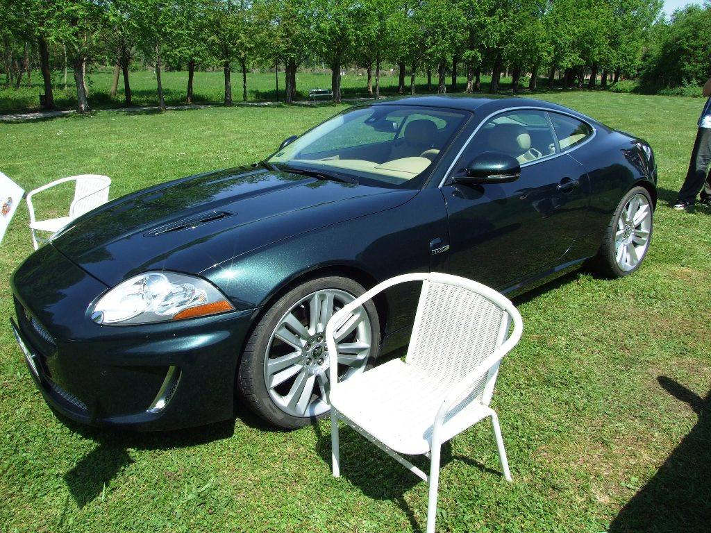 Jaguar XKR c