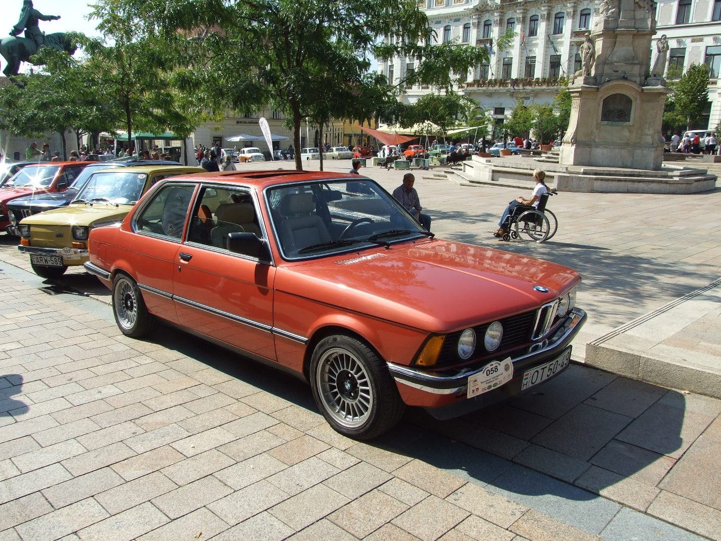 BMW 323i a