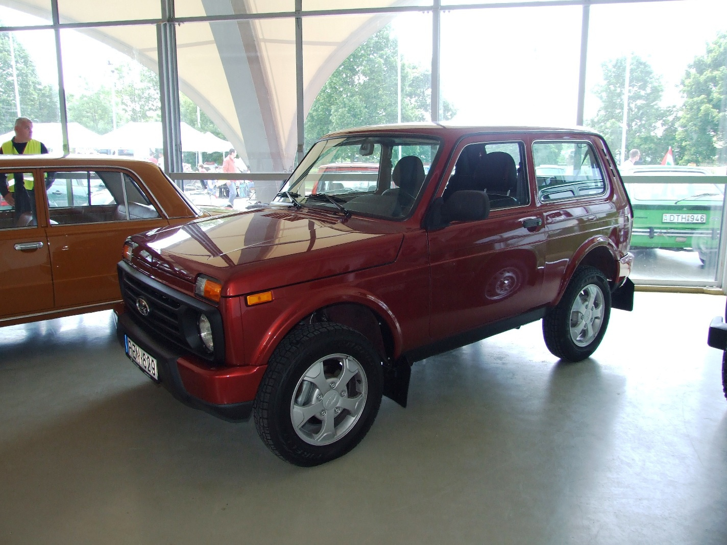 b Lada 4x4 Urban a