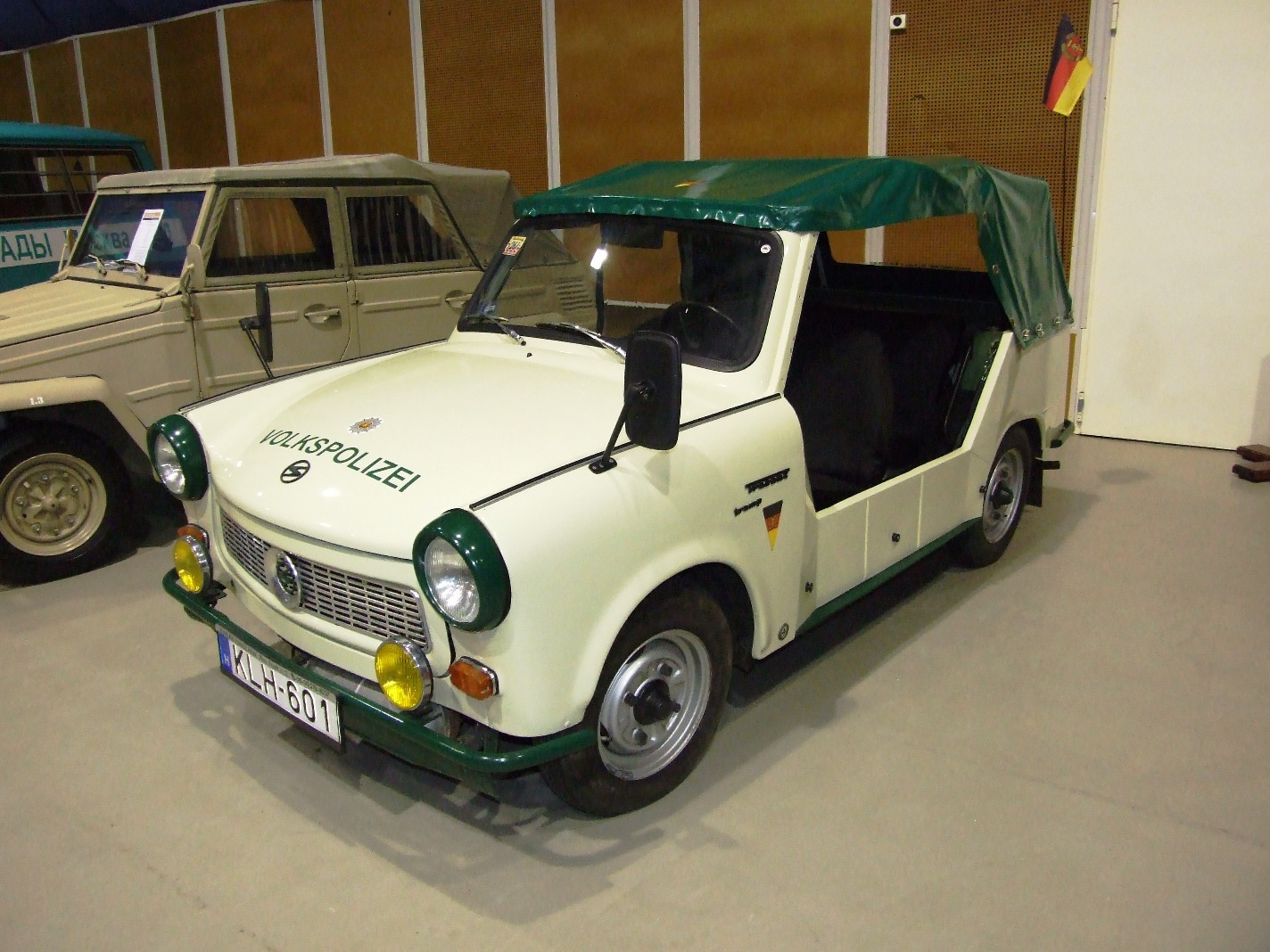 b Trabant 601 Tramp d