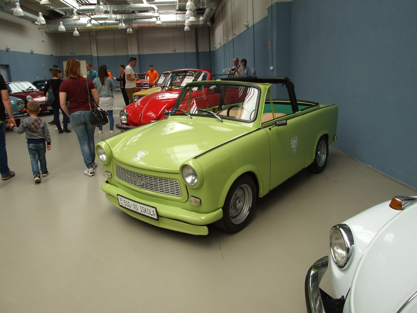 b Trabant 601c d