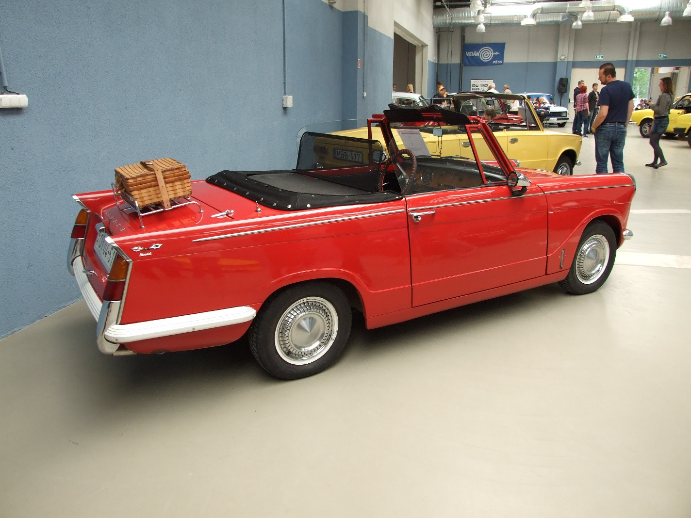 b Triumph Herald Cabrio a