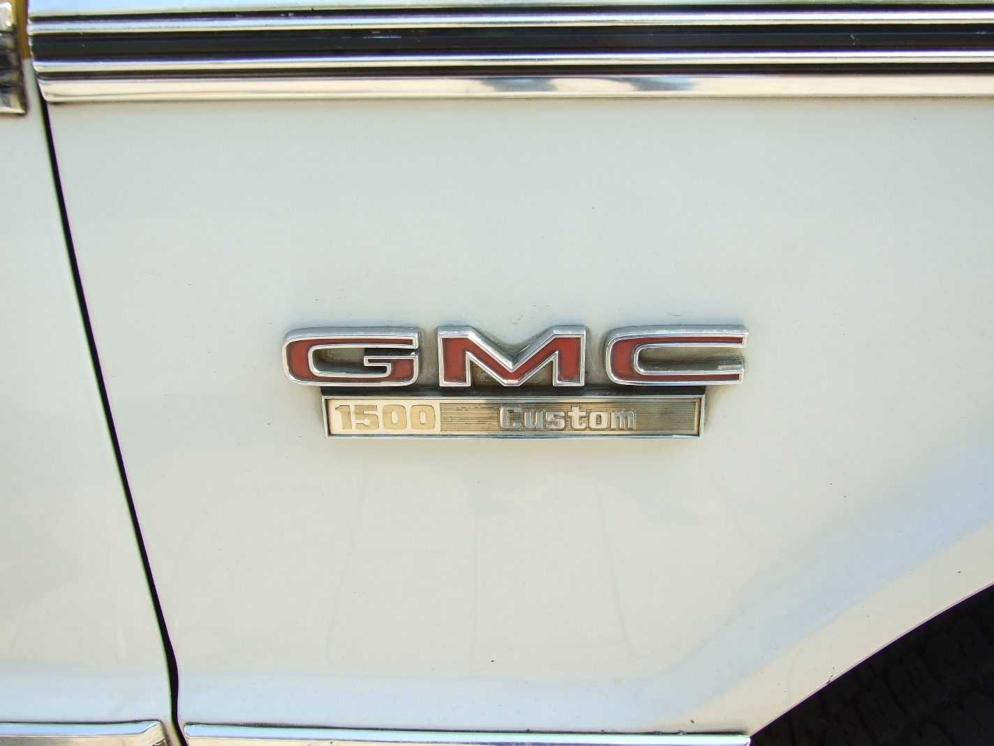 GMC 1500 Custom b