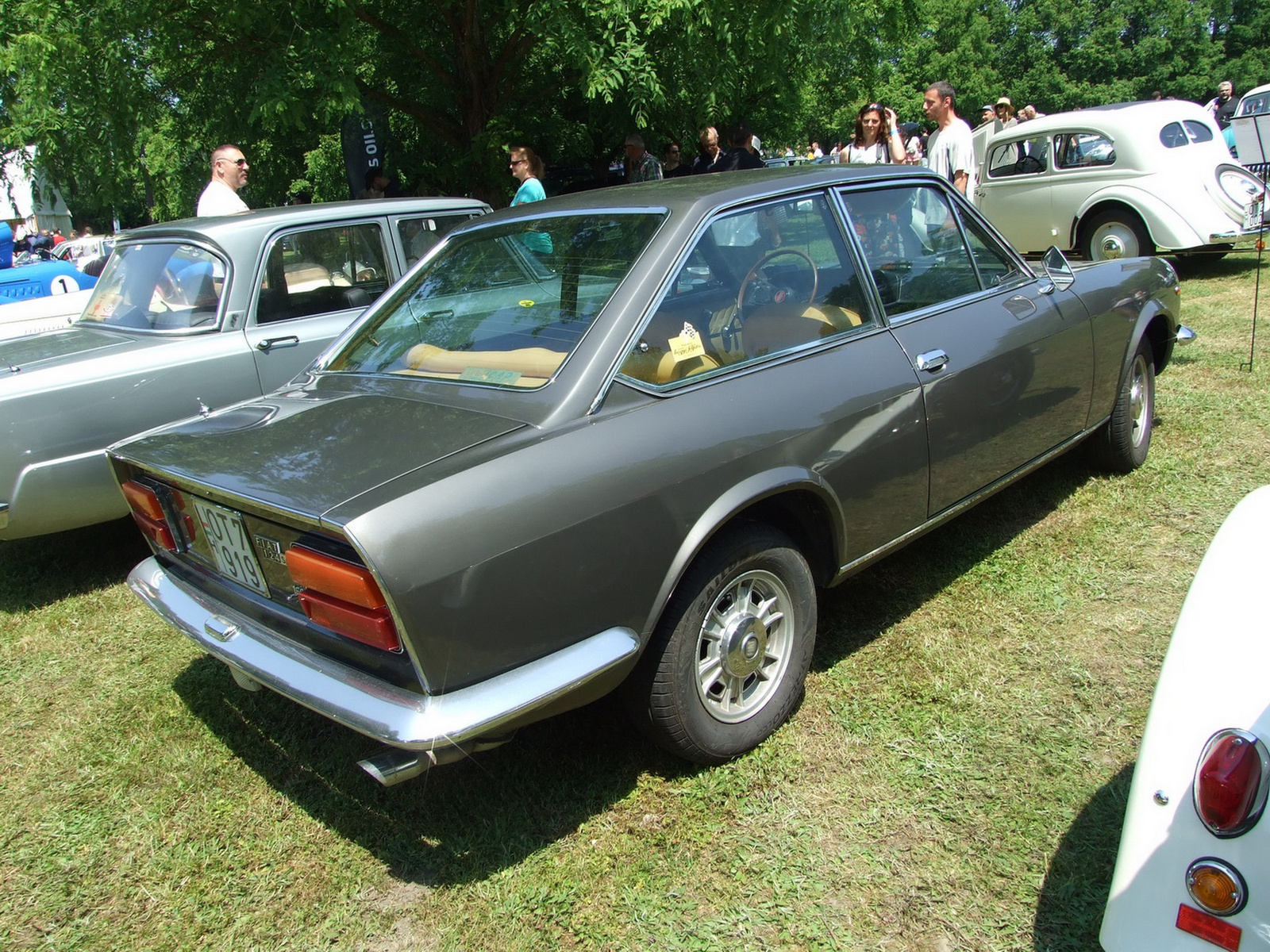 Fiat 124B Coupé b