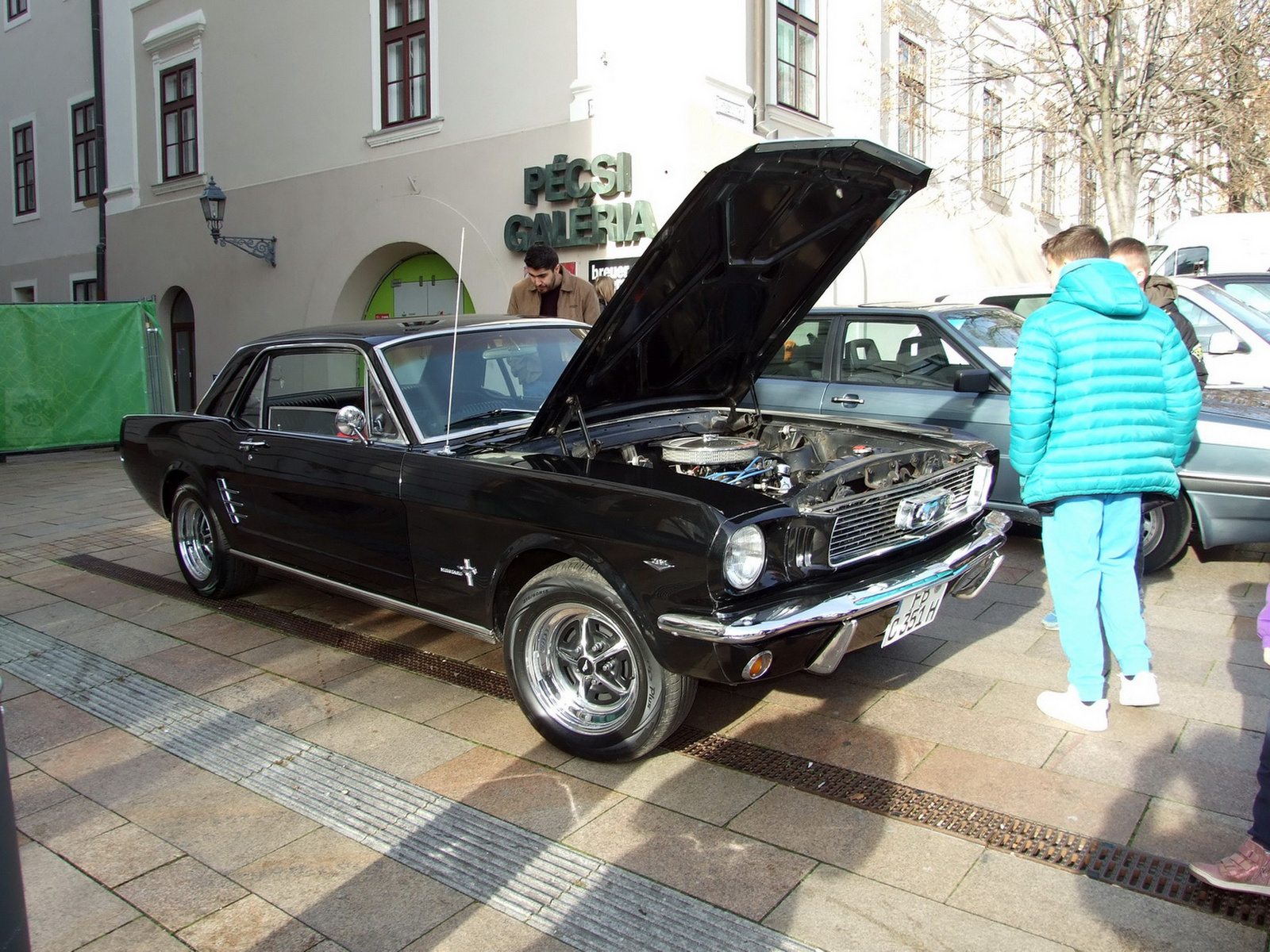 Ford Mustang c