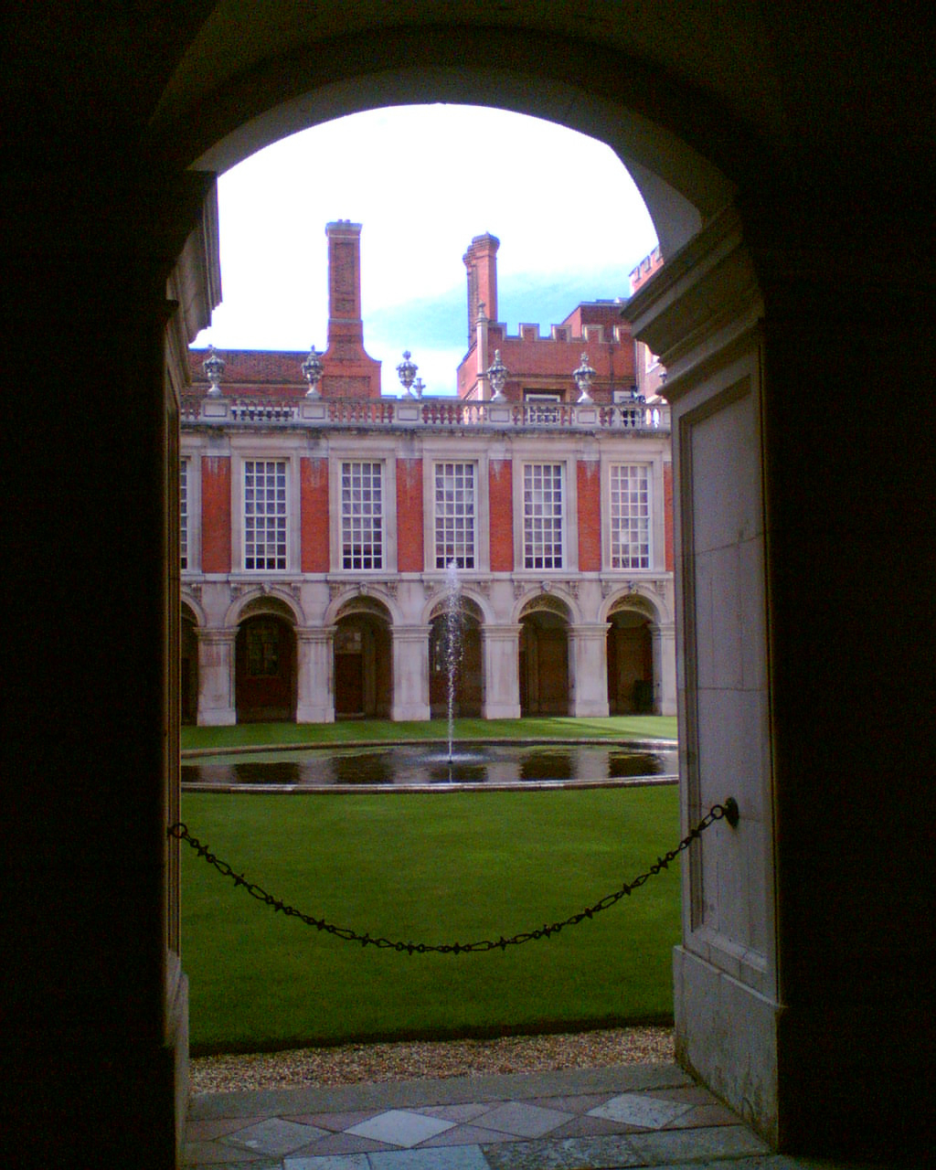 HamptonCourt010