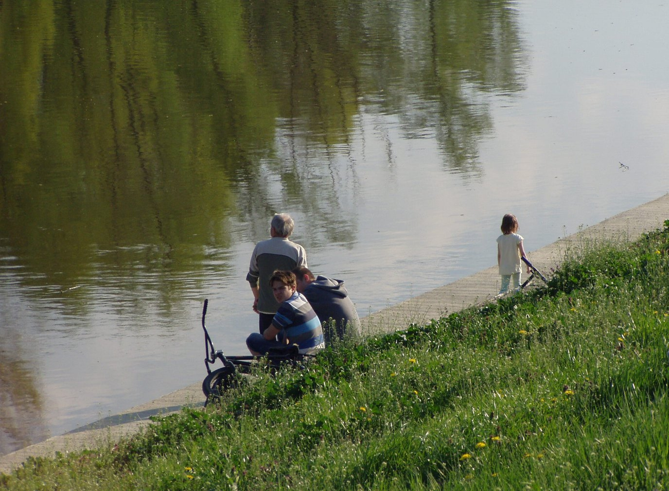 Feljött a töltésre