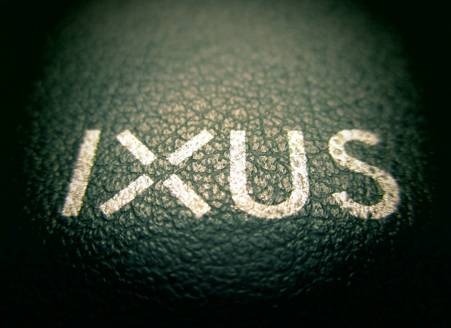 IXUS