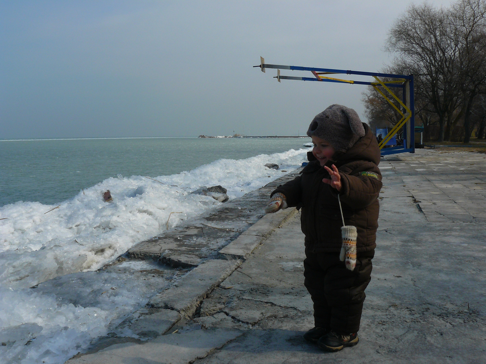 vidám Tomi a Balatonnál