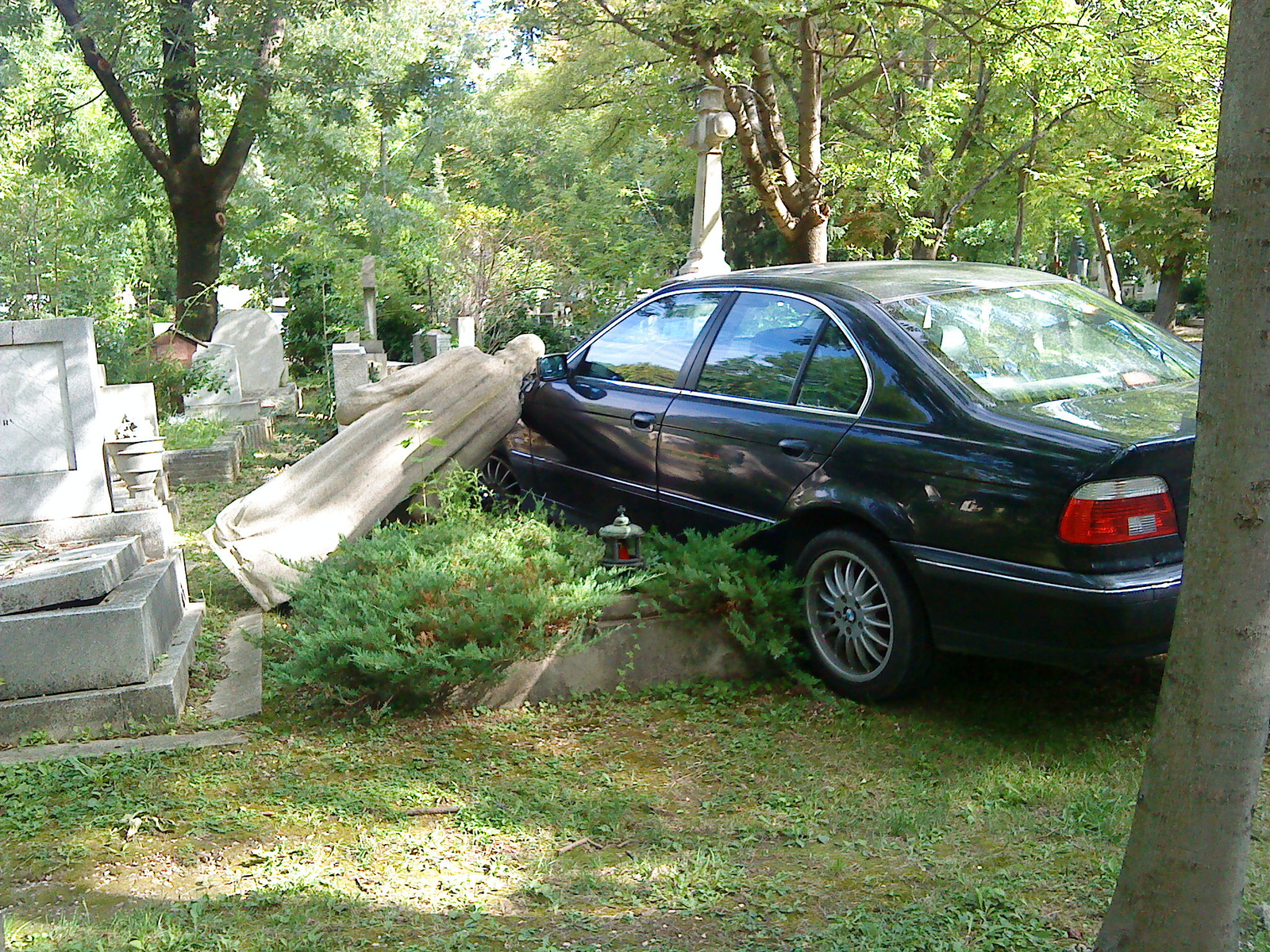 BMW a farkasréti temetőben 1