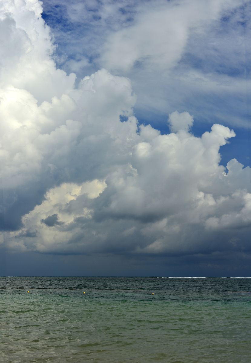 Azul Beach,Puerto Morelos felhők