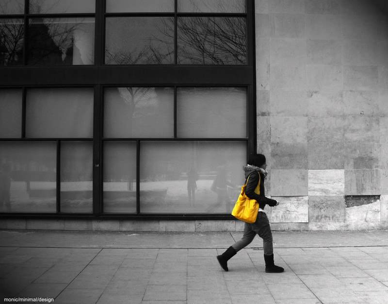 csak egy lány meg a sárga táska