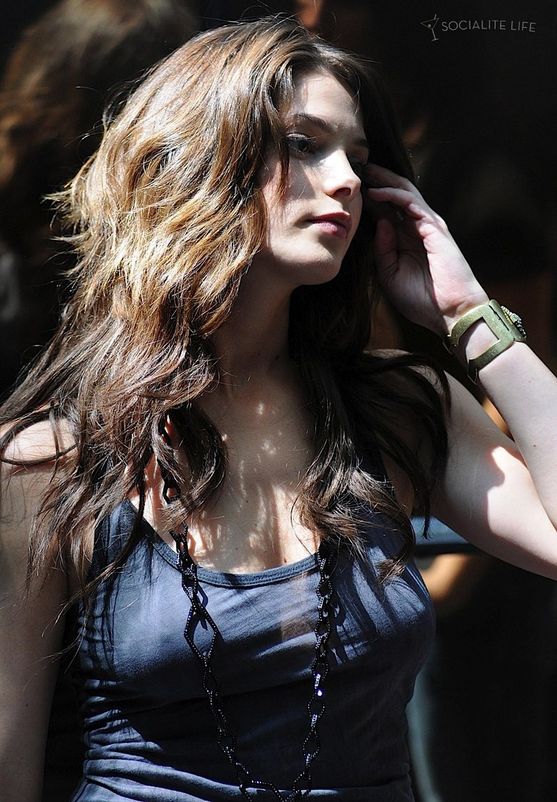 gallery enlarged-ashley-greene-photo-shoot-07302009-19