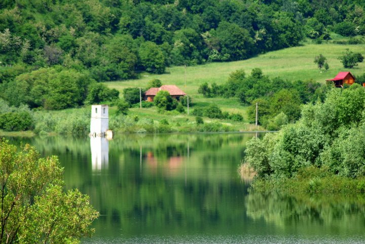 „A tó fenekén Bözödújfalu nyugszik, 180 házának volt lakói széts