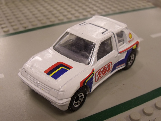 Peugeot 205 GTi Matchbox (3)