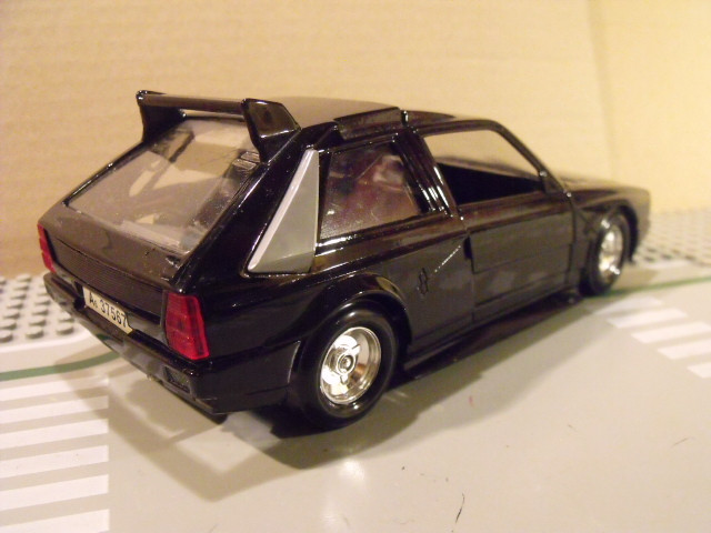 Lancia Delta S4 Bburago 1-24 (2)