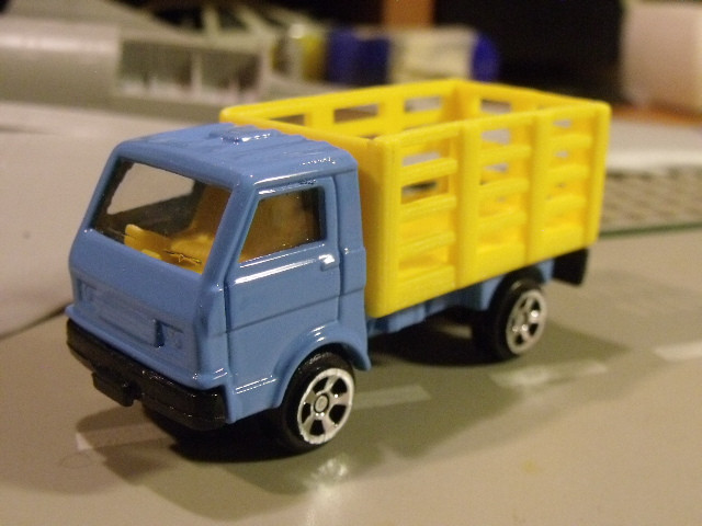 Maisto Farm Stake Truck (1)