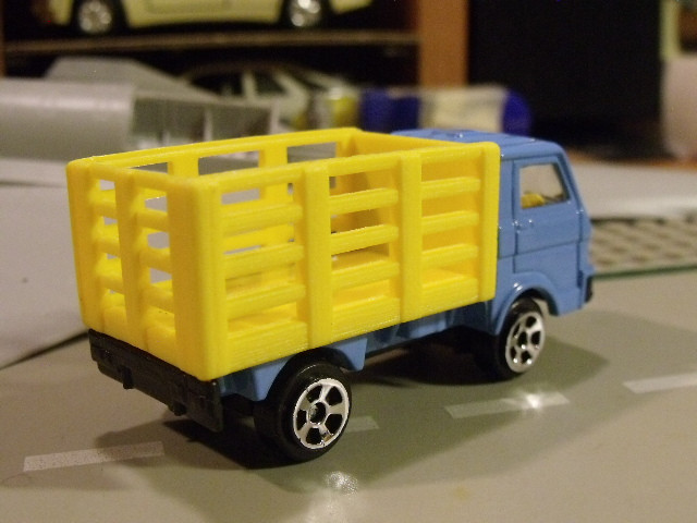 Maisto Farm Stake Truck (2)