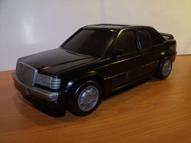 Mercedes 190E játékautó (2)