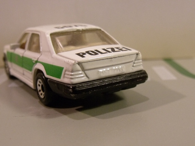 Mercedes 300E Polizei MB (7)