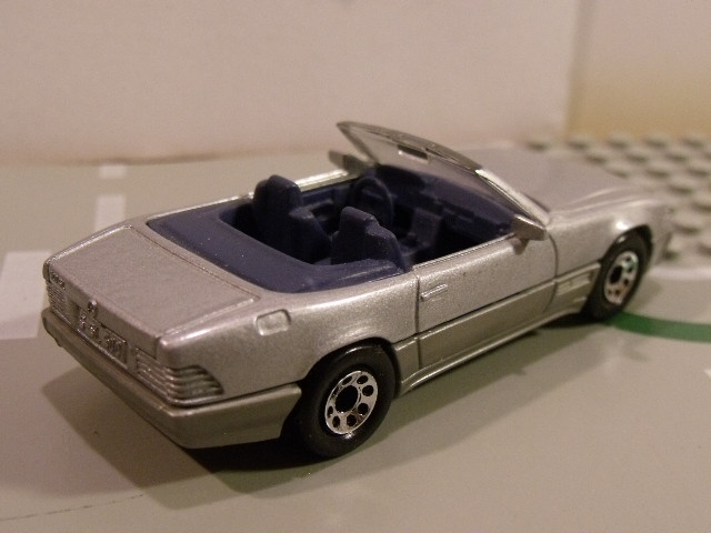 Mercedes 500SL Welly vs Matchbox (23)