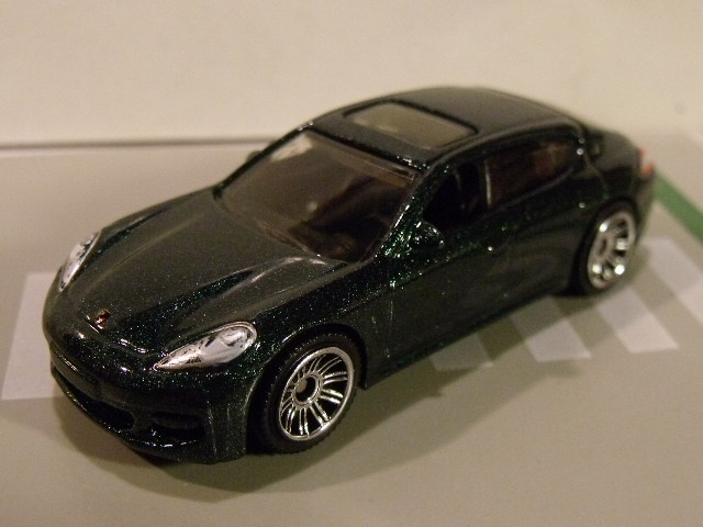 Porsche Panamera Matchbox (2)