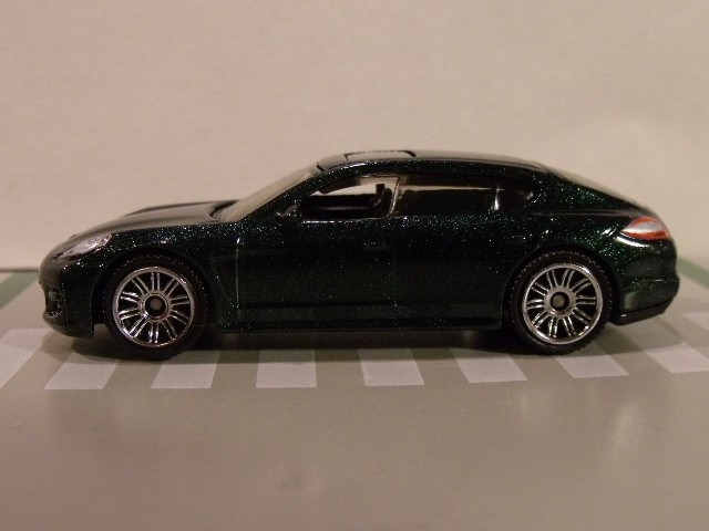 Porsche Panamera Matchbox (4)