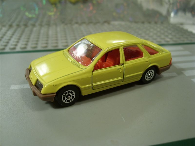 Ford Sierra citrom Corgi (1)