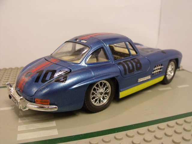 Mercedes-Benz 300 SL Burago 1-24 (1)