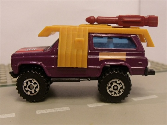 Matchbox 4x4 Chevy Blazer RoadBlasters (2)