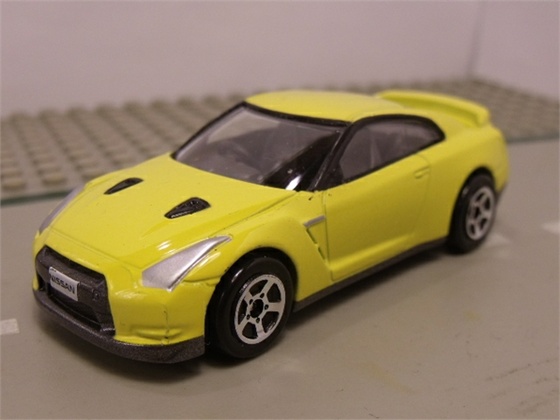 Nissan GT-R sárga