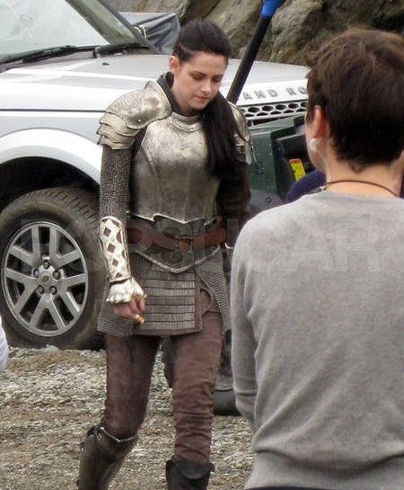 kristen-stewart-snow-white-and-the-huntsman-set-photo-2