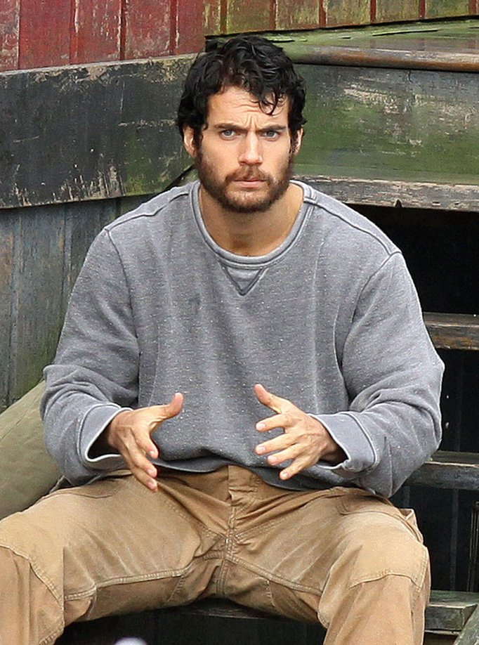 henry-cavill-man-of-steel-set-photo-1