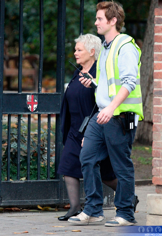 james-bond-007-skyfall-judi-dench-movie-set-photo-02