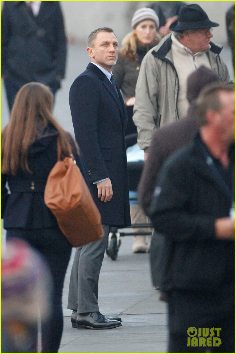 daniel-craig-skyfall-trafalgar-square-04