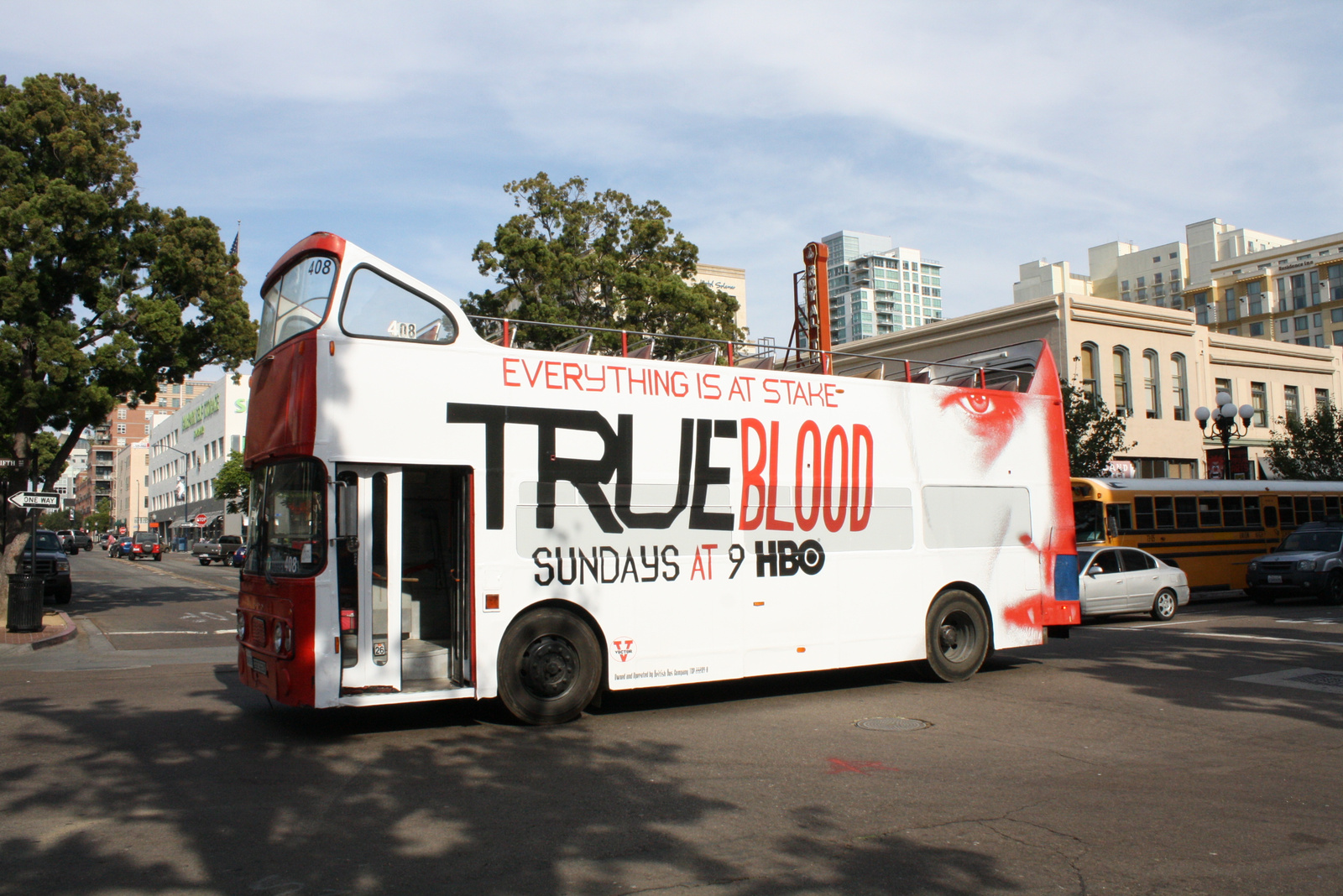 true-blood-bus-comiccon